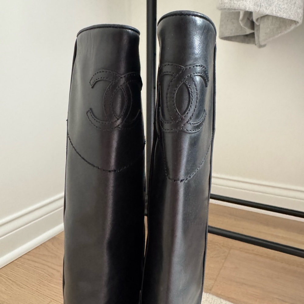 CHANEL Black Leather Knee-High  Boots - Picture 13 of 15